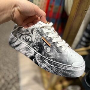 NIB! NEW! Tory Burch Ladybug Cat Print Sneaker leather women limited edition